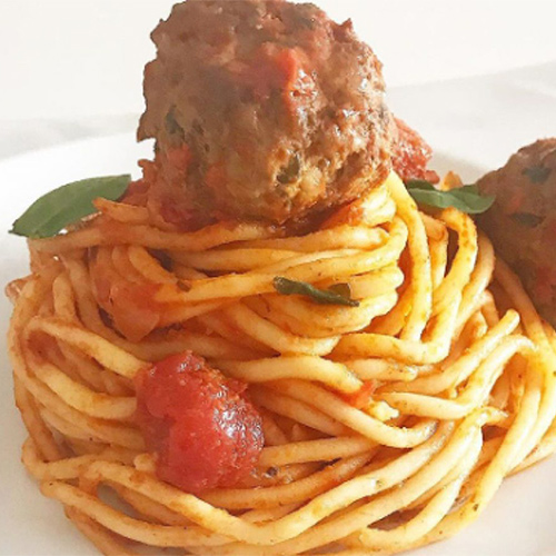 Spaghettis à la tomate et boulettes de viande recette